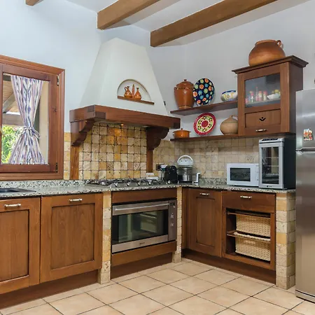 Tolo Pocaroba Villa